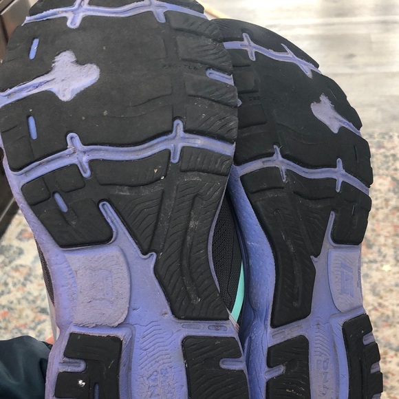 Brooks Women's Athletic Shoes size 8- GRAY with Pink and Blue Accents - Picture 5 of 6